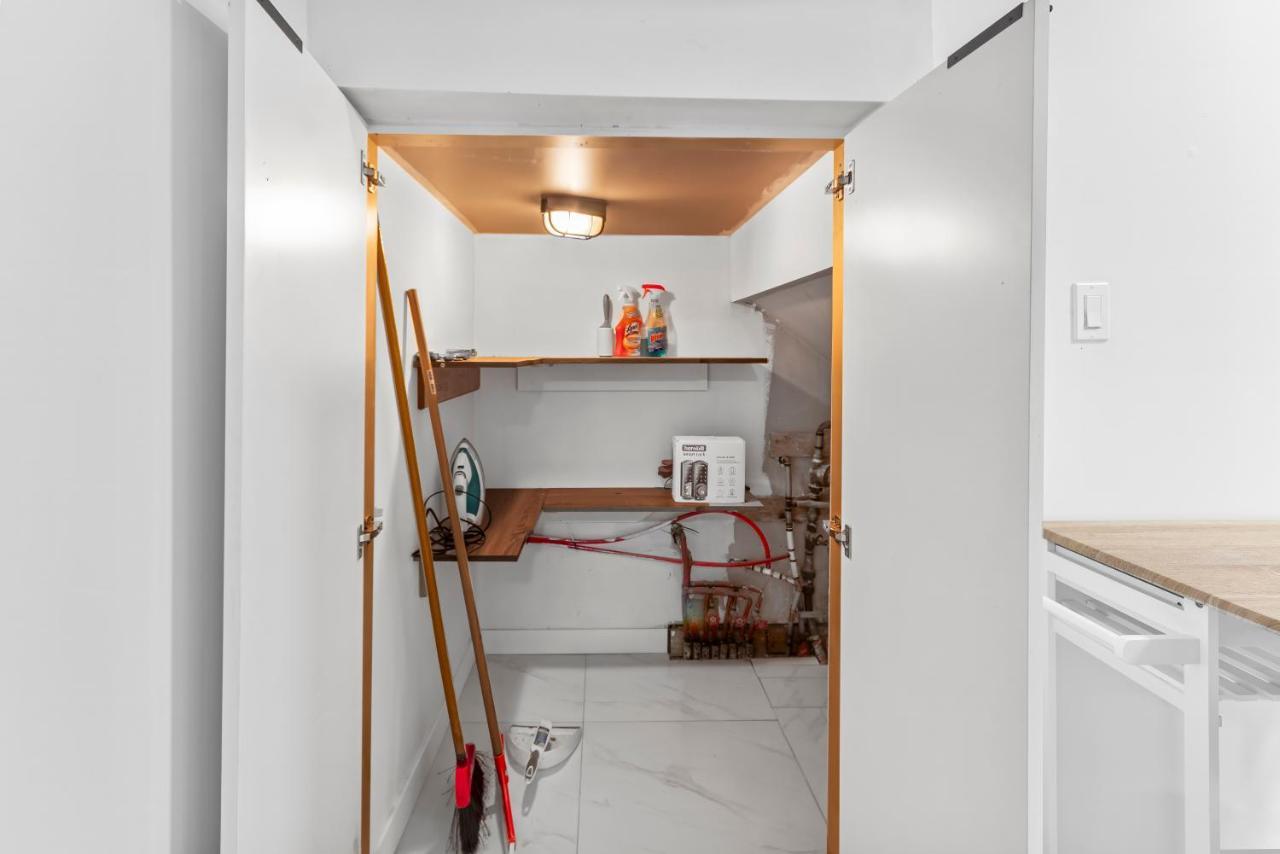 Pristine 3 Beds 2 Washroom Guest Suite Surrey Buitenkant foto
