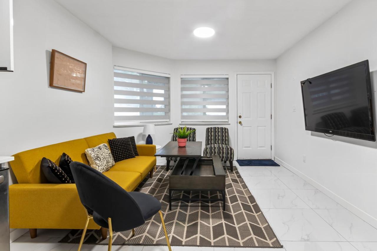 Pristine 3 Beds 2 Washroom Guest Suite Surrey Buitenkant foto